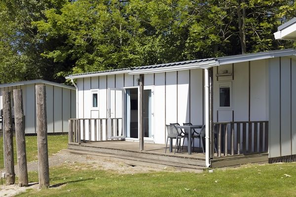 Buitenkant - Chalet in Kamperland bij het Strand in Kamperland (1)