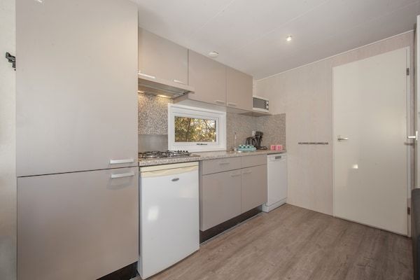 Keuken - Chalet in Kamperland bij het Strand in Kamperland (3)