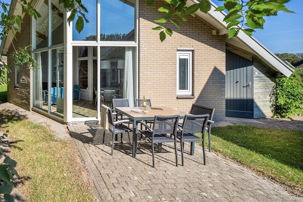 Buitenkant - Bungalow bij Noordzeestrand met Tuin in Domburg (1)