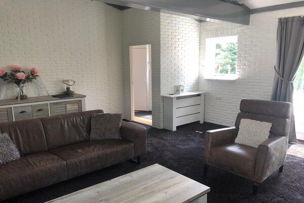 Woonkamer - Vakantiehuis in Harderwijk bij Veluwemeer in Harderwijk (5)