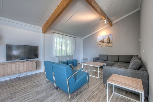 Woonkamer - Bungalow bij stranden en natuurpaden in Domburg (2)