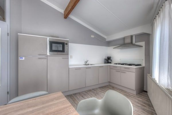 Keuken - Bungalow bij stranden en natuurpaden in Domburg (4)