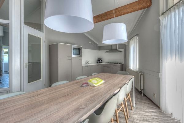 Woonkamer - Bungalow bij stranden en natuurpaden in Domburg (3)