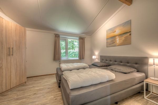 Slaapkamer - Bungalow bij stranden en natuurpaden in Domburg (5)