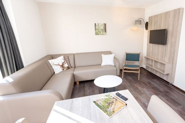 Woonkamer - Bungalow bij Breda & De Biesbosch in Oosterhout (2)