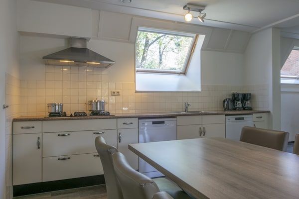 Keuken - Vakantiehuis bij Breda & Biesbosch Park in Oosterhout (3)
