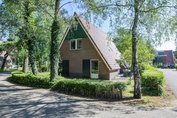 Buitenkant - Vakantiehuis bij Breda & Biesbosch Park in Oosterhout (1)