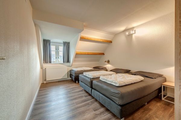 Slaapkamer - Villa in Domburg bij Noordzeestrand in Domburg (4)
