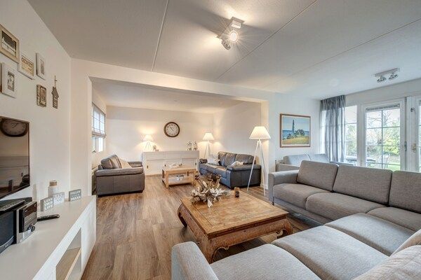 Woonkamer - Villa in Domburg bij Noordzeestrand in Domburg (2)