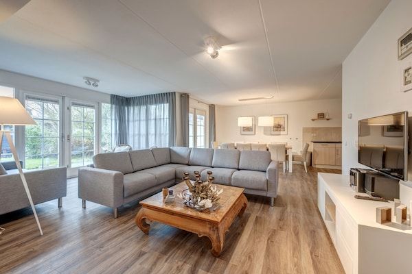 Woonkamer - Villa in Domburg bij Noordzeestrand in Domburg (2)