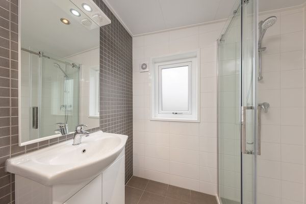 Badkamer - Chique Chalet Vlakbij Almelo in Hoge Hexel (5)