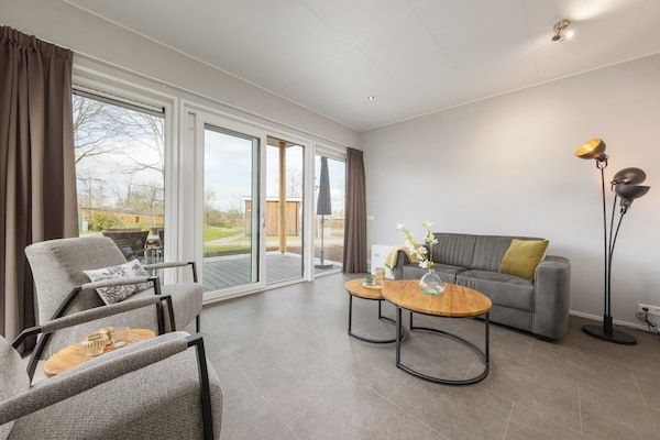 Woonkamer - Chique Chalet Vlakbij Almelo in Hoge Hexel (2)