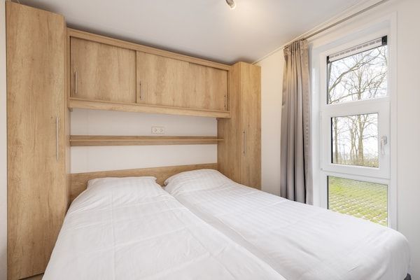 Slaapkamer - Chique Chalet Vlakbij Almelo in Hoge Hexel (4)