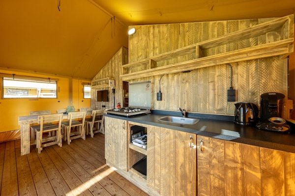 Keuken - Charmante safaritent aan het meer in Gasselternijveen (4)