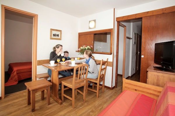Eetkamer - Safaritent in Arcen bij de natuur in Arcen (4)