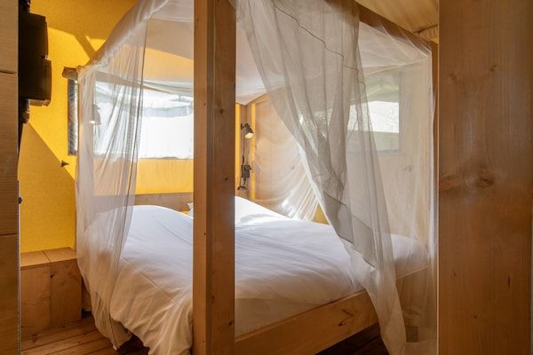 Slaapkamer - Safaritent in Arcen bij de natuur in Arcen (3)