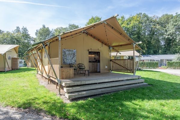 Buitenkant - Safaritent in Arcen bij de natuur in Arcen (1)
