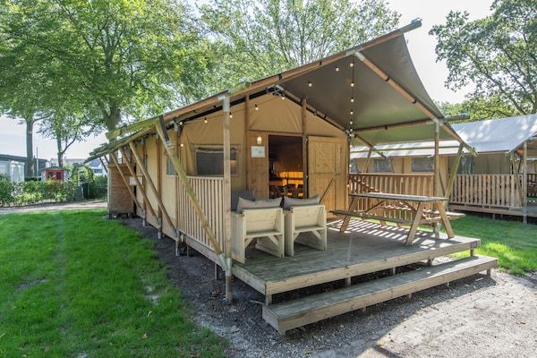 Buitenkant - Safaritent op vakantiepark in Arcen (1)