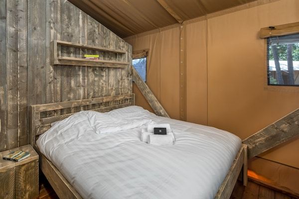 Slaapkamer - Safaritent bij Natuurpark Eindhoven in Mierlo (4)