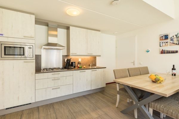 Keuken - Gezellig kustverblijf Texel in De Koog (3)