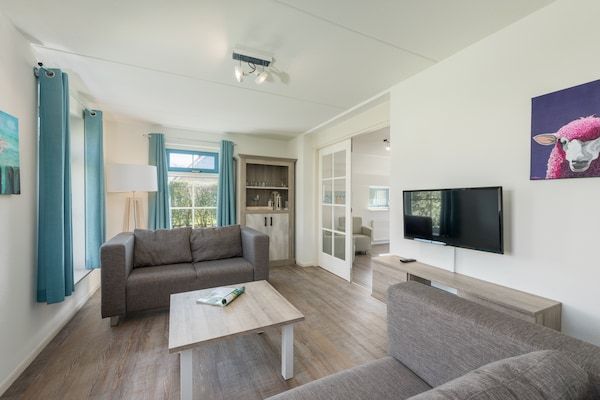 Woonkamer - Ruime boerderij vlakbij het strand in De Koog (3)