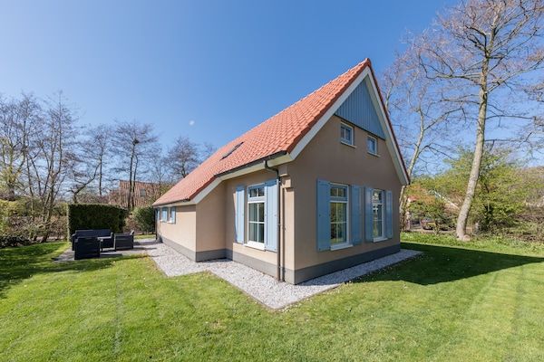 Buitenkant - Ruime boerderij vlakbij het strand in De Koog (1)