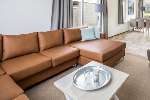 Woonkamer - Villa in Zeeland dicht bij het strand in Scharendijke (5)
