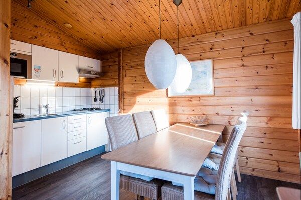 Eetkamer - Prachtige bungalow in Hollum in Hollum (3)