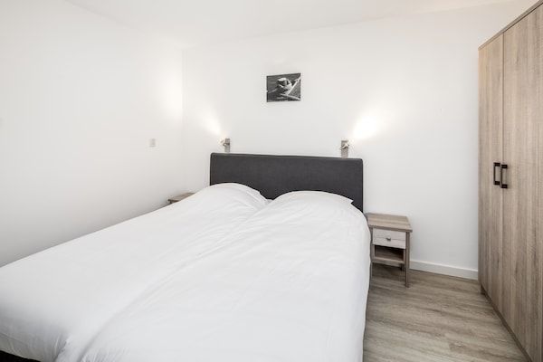 Slaapkamer - Vakantiehuis in Oostkapelle bij het Strand in Oostkapelle (5)