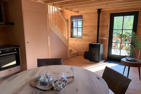 Eetkamer - Wellnesshuis in Brabant met privéspa in Uden (4)