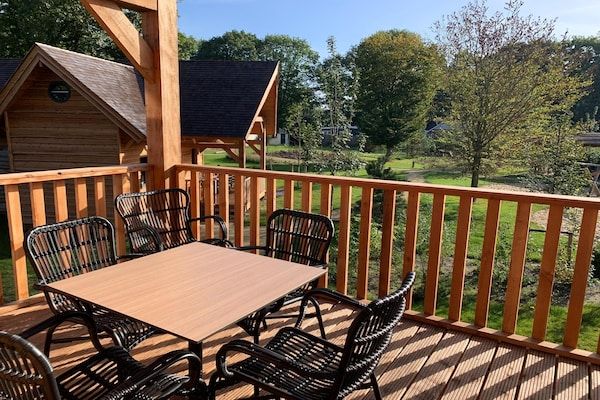 Terras - Wellnesshuis in Brabant met privéspa in Uden (5)