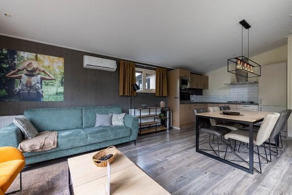Woonkamer - Stijlvol overnachten nabij de Veluwe in Hoenderloo (2)