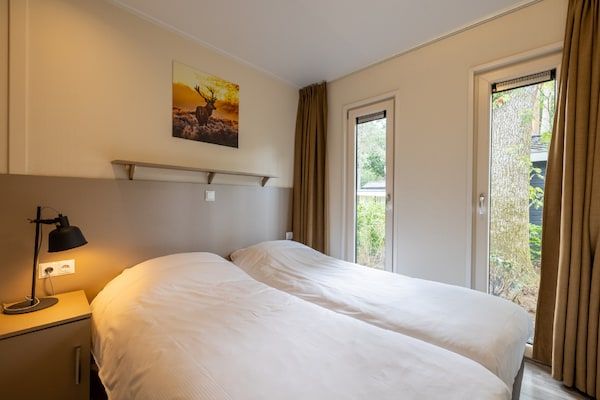 Slaapkamer - Stijlvol overnachten nabij de Veluwe in Hoenderloo (5)