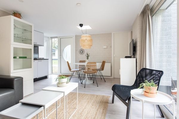 Woonkamer - Bungalow bij Veluwezand in Kootwijk (4)