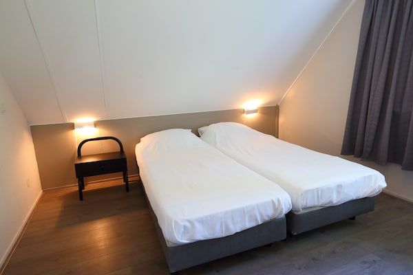 Slaapkamer - Comfortabele bungalow voor een groep in Vlagtwedde (5)