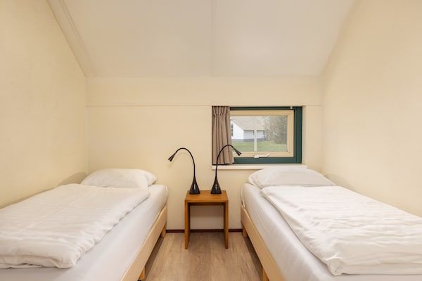 Slaapkamer - Bungalow in Veluwe vlakbij Harderwijk in Putten (4)