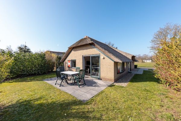 Buitenkant - Bungalow in Veluwe Natuurpark in Putten (1)