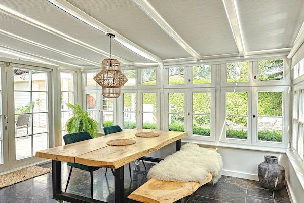 Eetkamer - Chalet Kieftveen met bubbelbad voor vier personen in Voorthuizen (4)