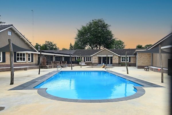PoolOfHouse - Chalet Kieftveen met bubbelbad voor vier personen in Voorthuizen (2)
