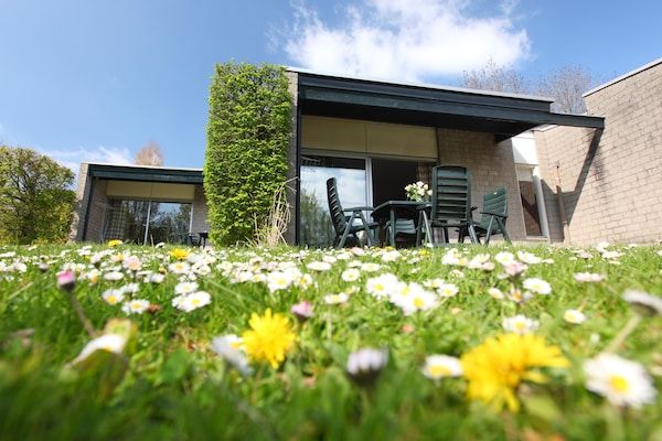 Buitenkant - Bungalow met sauna nabij Valkenburg in Walem (2)
