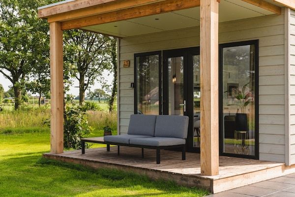 Terras - Wellness chalet met sauna, aan Sallandse Heuvelrug in Rijssen (5)