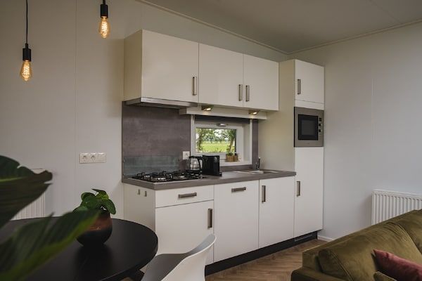 Keuken - Wellness chalet met sauna, aan Sallandse Heuvelrug in Rijssen (3)