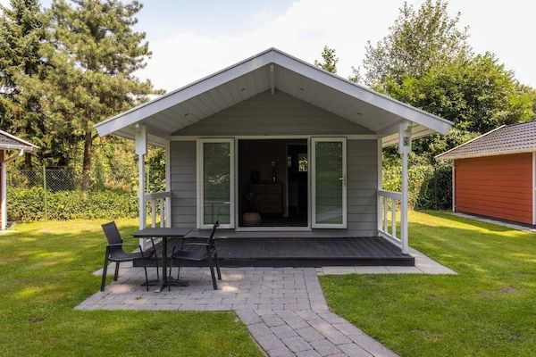 Buitenkant - Tiny House in Brabant met Terras in Oirschot (1)