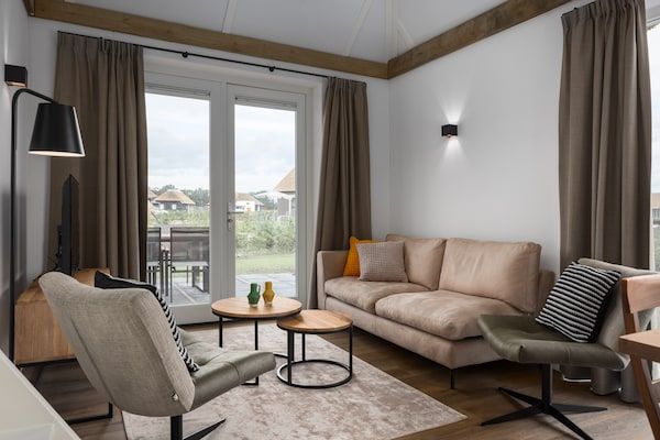 Woonkamer - Villa in Someren bij Somerense Heide in Someren (3)
