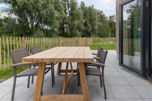 Terras - Villa aan het Veerse Meer met luxe voorzieningen in Wolphaartsdijk (5)