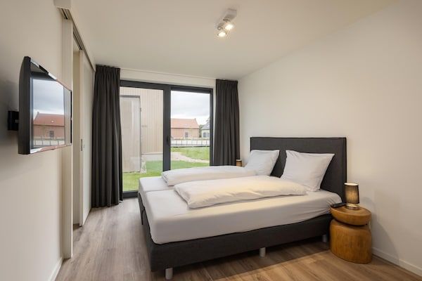 Slaapkamer - Fijne villa op een resort bij het Veerse Meer in Wolphaartsdijk (4)