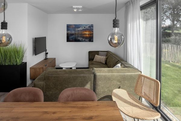 Woonkamer - Villa aan het Veerse Meer met Sauna in Wolphaartsdijk (1)