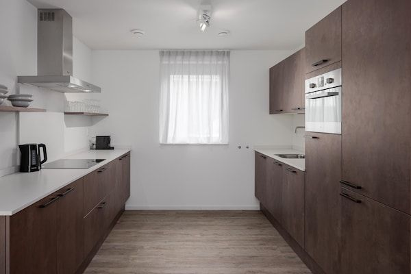 Keuken - Comfortabele villa in het Veerse Meer in Wolphaartsdijk (5)
