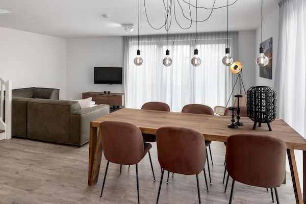 Eetkamer - Comfortabele villa in het Veerse Meer in Wolphaartsdijk (4)