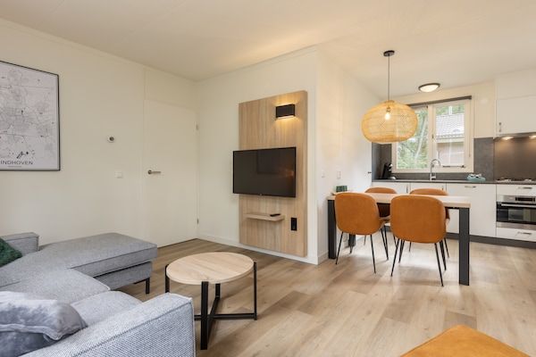 Woonkamer - Bungalow in Park De Peel - Autovrij Genieten in Vlierden (5)
